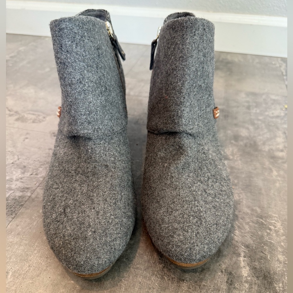 Dr. Scholl's Women’s Create Booties Ankle Boot in Mid Gray Flannel - Picture 2 of 8